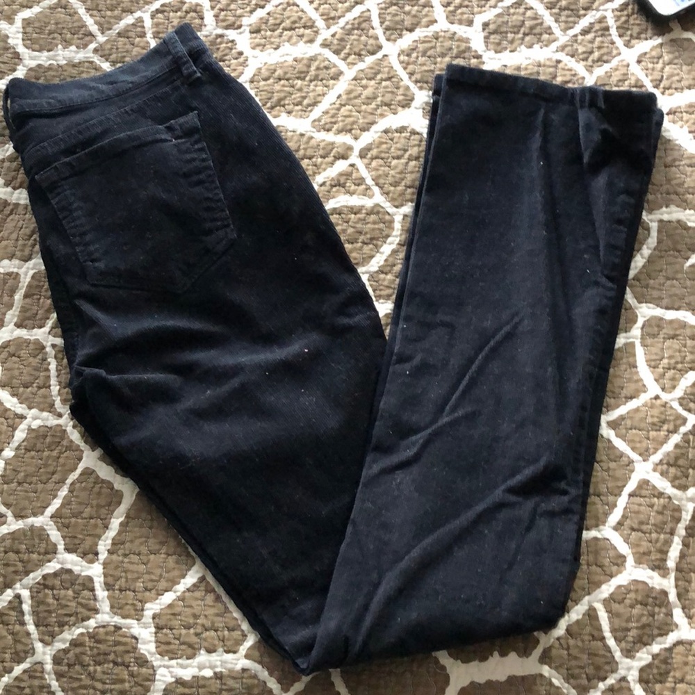 LAST DAY DEC. 10 
. MOVING. CLOSE OUT 
NEW. LOFT BLACK VELOURS JEANS PANTS. $69